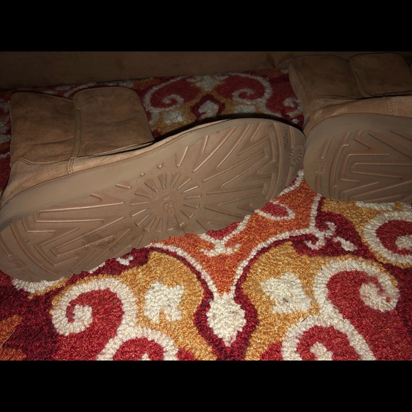 Ugg - Picture 3 of 7